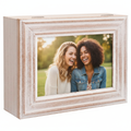 Caja portafotos de madera con foto de amigas